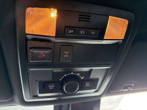 Used 2021 Toyota Tacoma TRD Off-Road image 20