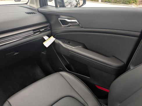 Used 2026 Kia Sportage SX image 23