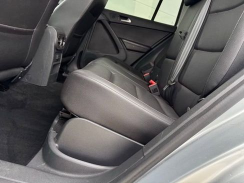 Used 2017 Volkswagen Tiguan S image 9