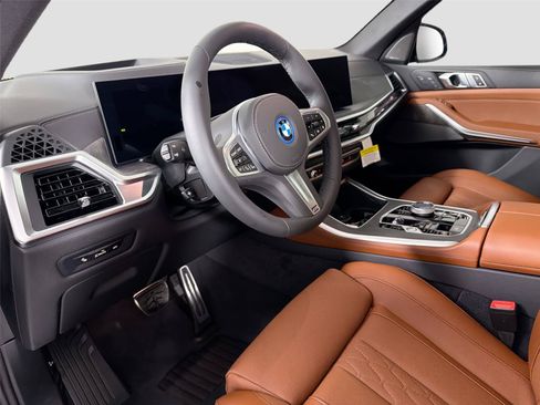 New 2026 BMW X5 xDrive50e w/ Executive Package AWD/4WD image 18