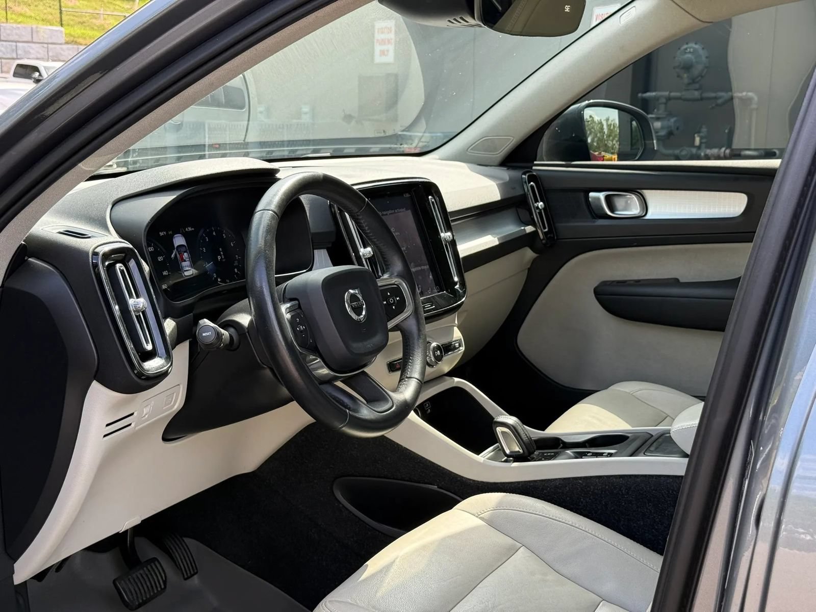 Used 2019 Volvo XC40 T5 Momentum AWD/4WD image 9