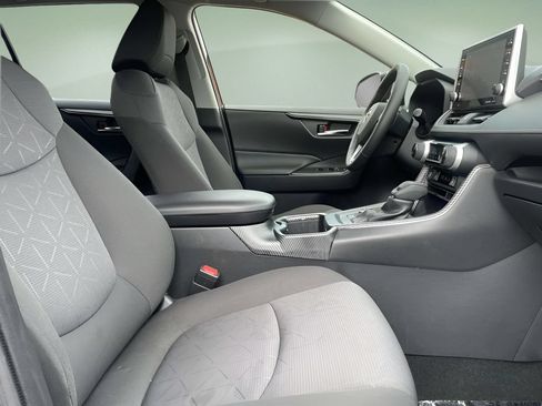 Used 2022 Toyota RAV4 XLE w/ Convenience Package AWD/4WD image 13