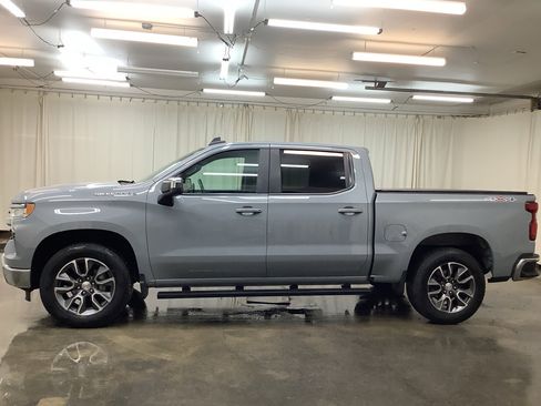 Used 2024 Chevrolet Silverado 1500 LT AWD/4WD image 10