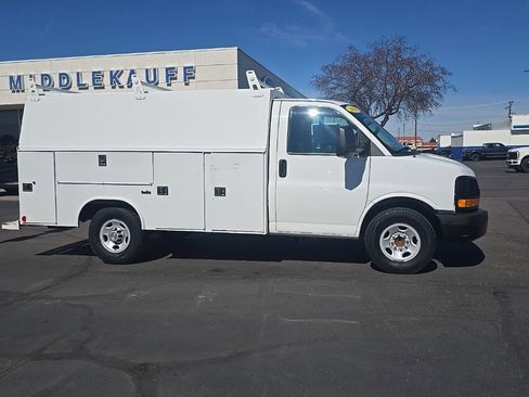 Used 2013 Chevrolet Express 3500 image 2
