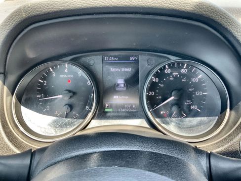 Used 2018 Nissan Rogue SV AWD/4WD image 10