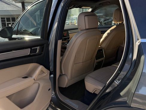 Used 2023 Porsche Cayenne image 44