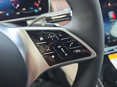 New 2026 Mercedes-Benz GLC 300 image 18