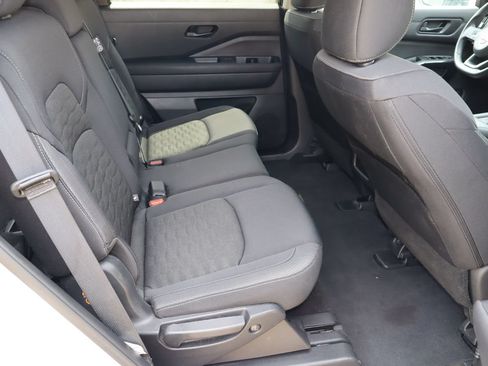 Used 2025 Nissan Pathfinder SV FWD image 18