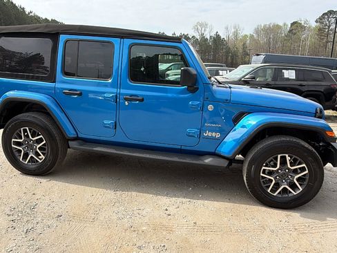 Used 2024 Jeep Wrangler Sahara image 7