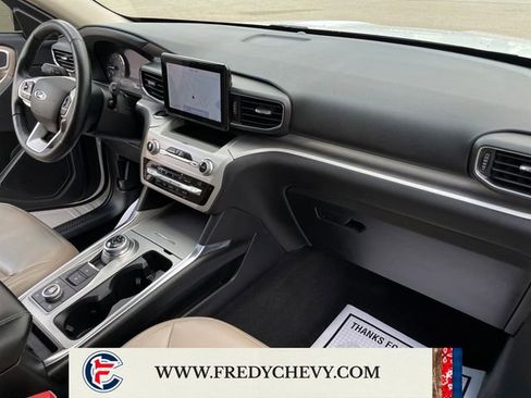 Used 2021 Ford Explorer XLT w/ Equipment Group 202A AWD/4WD image 37