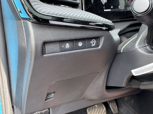 Used 2025 Nissan Kicks SR w/ SR Premium Package FWD image 24