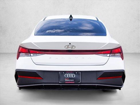 Used 2024 Hyundai Elantra SEL FWD image 6