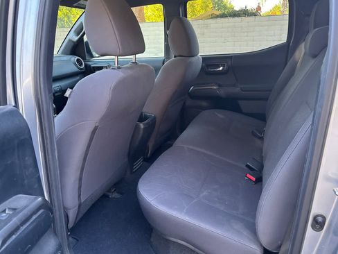 Used 2017 Toyota Tacoma TRD Sport w/ Tow Package RWD image 5