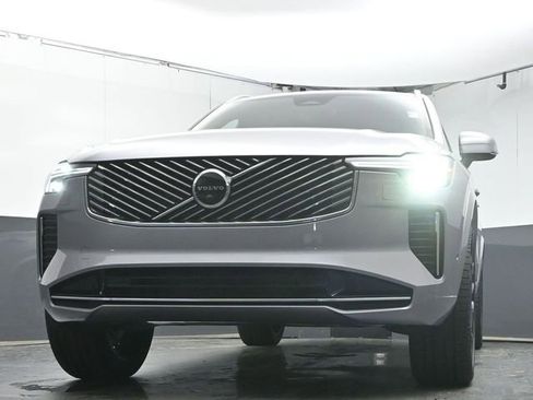 New 2026 Volvo XC90 B6 Plus w/ Protection Package Premier image 36