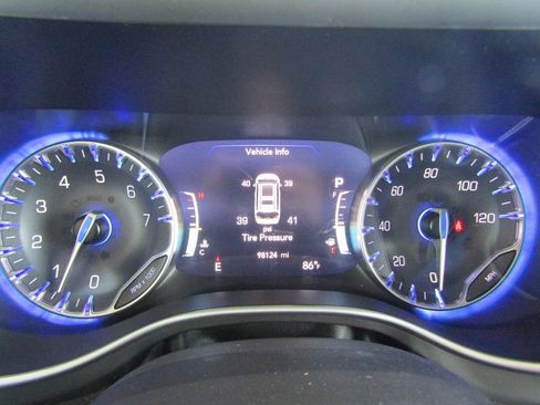 Used 2022 Chrysler Pacifica Touring-L image 26