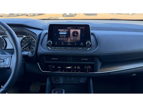 Used 2025 Nissan Rogue SV image 15