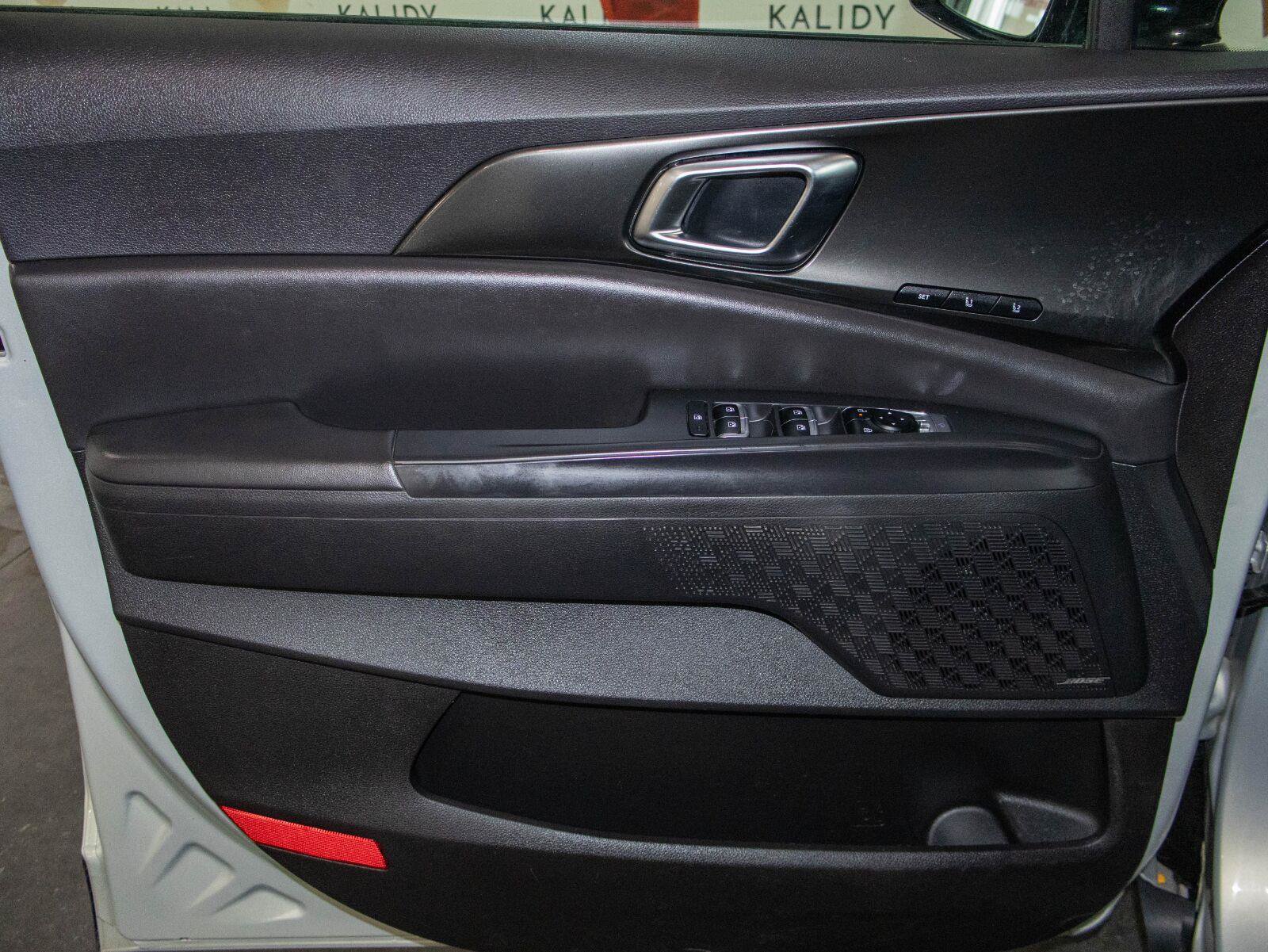 Used 2025 Kia Carnival SX Prestige FWD image 11