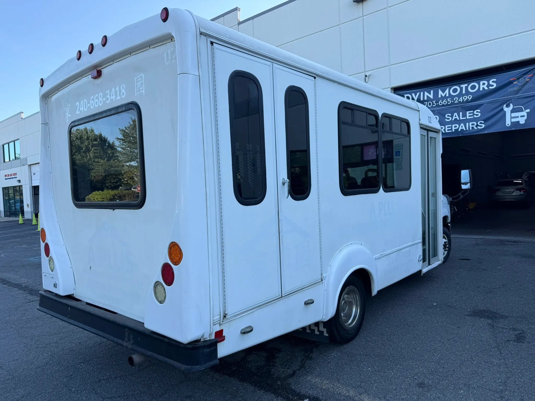 Used 2013 Ford E-350 and Econoline 350 Super Duty w/ Shuttle Bus Prep Pkg RWD image 12