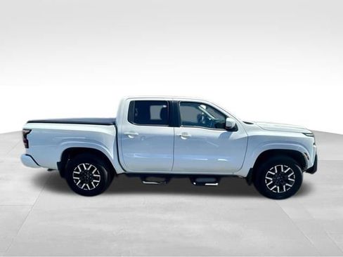 Used 2024 Nissan Frontier SL w/ Technology Package AWD/4WD image 8