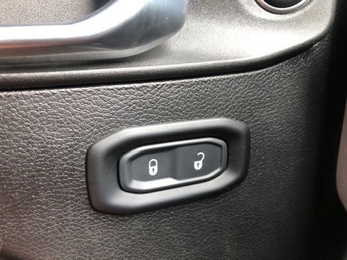 Used 2023 Jeep Wrangler Unlimited Sport image 19