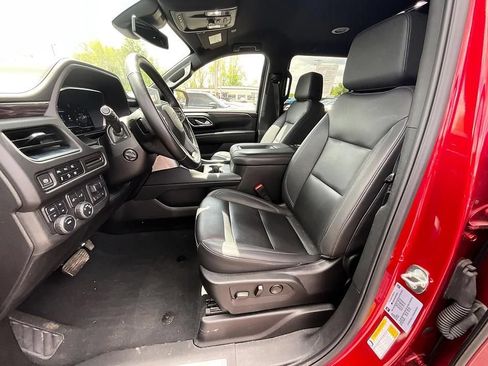Used 2024 Chevrolet Suburban Z71 w/ Luxury Package AWD/4WD image 15