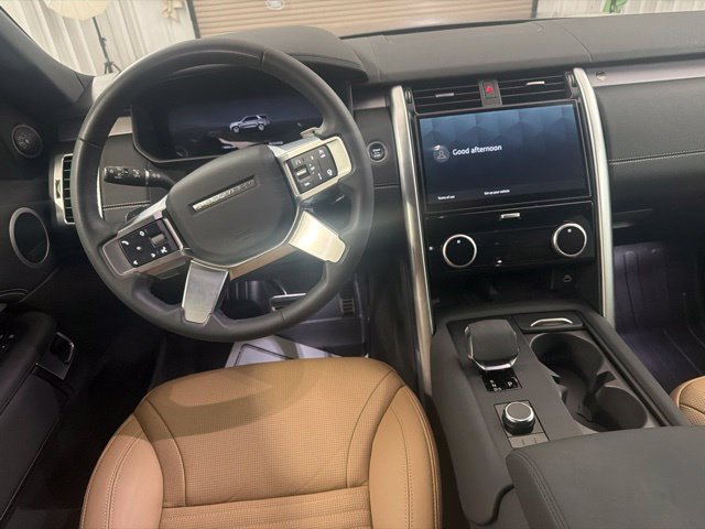 Certified 2025 Land Rover Discovery Dynamic SE AWD/4WD image 17