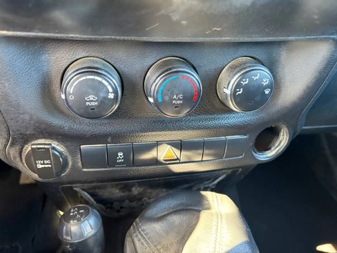 Used 2011 Jeep Wrangler Unlimited Sport AWD/4WD image 33