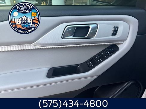 Used 2025 Ford Explorer Active w/ Active Comfort Package image 3