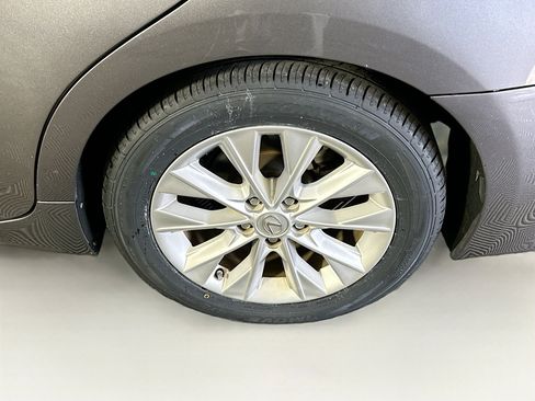 Used 2013 Lexus ES 300h w/ Premium Pkg FWD image 11