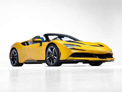 Used 2023 Ferrari SF90 Spider image 7