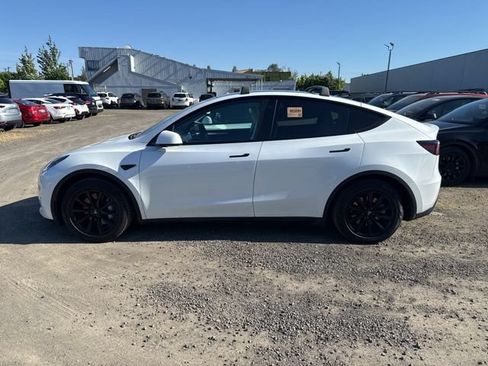 Used 2023 Tesla Model Y Long Range AWD/4WD image 4