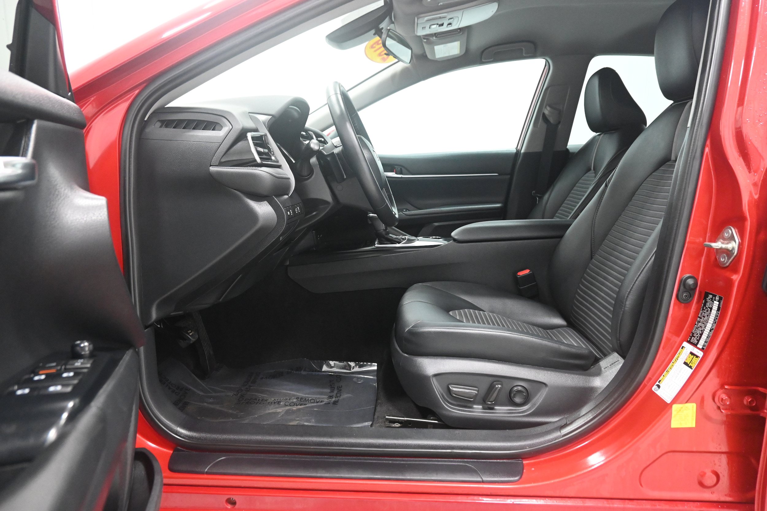 Used 2019 Toyota Camry SE FWD image 5