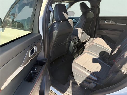 Certified 2025 Ford Explorer ST-Line w/ ST-Line Street Pack image 10