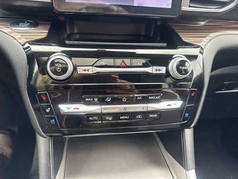 Used 2021 Ford Explorer Limited w/ Equipment Group 301A AWD/4WD image 49