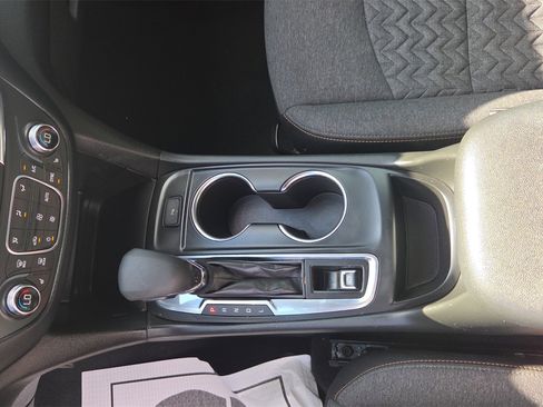 Used 2022 Chevrolet Equinox LT image 32