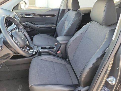 Used 2025 Kia Seltos S image 16