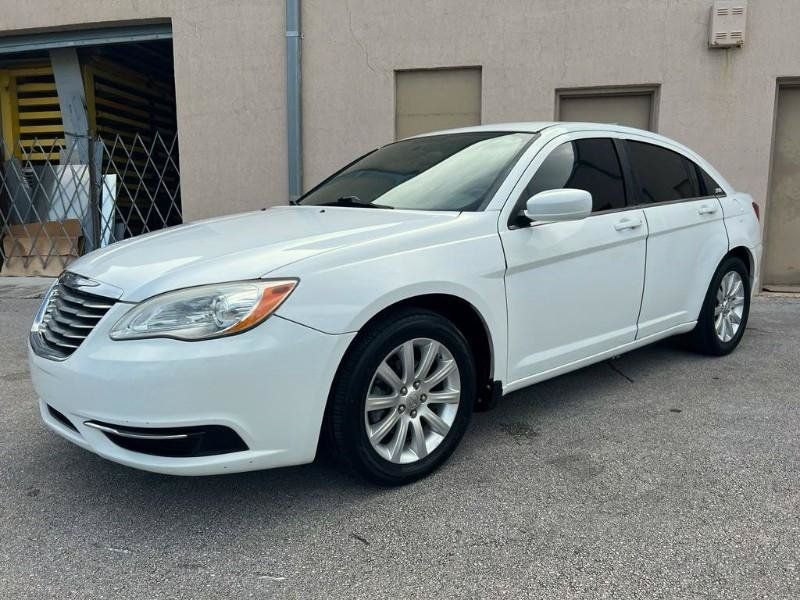 Used 2011 Chrysler 200 Touring FWD image 3
