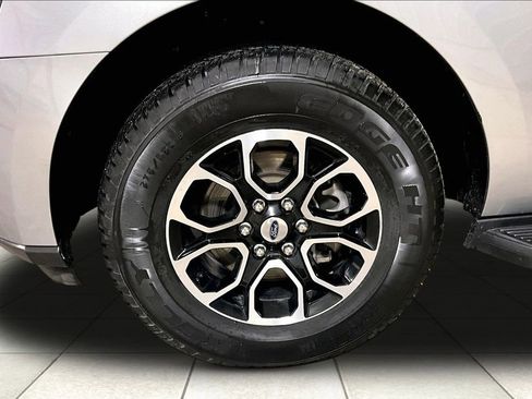 Certified 2024 Ford Expedition XLT image 9