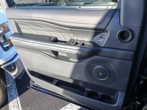 Used 2023 Ford Expedition Platinum image 13