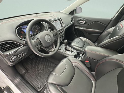 Used 2019 Jeep Cherokee Trailhawk w/ Comfort/Convenience Group AWD/4WD image 12