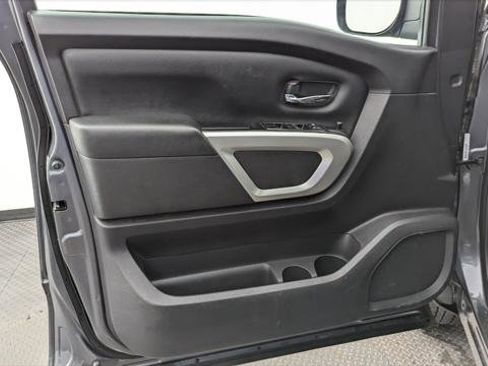 Used 2023 Nissan Titan SV image 13