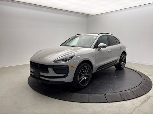 Certified 2023 Porsche Macan AWD/4WD image 1