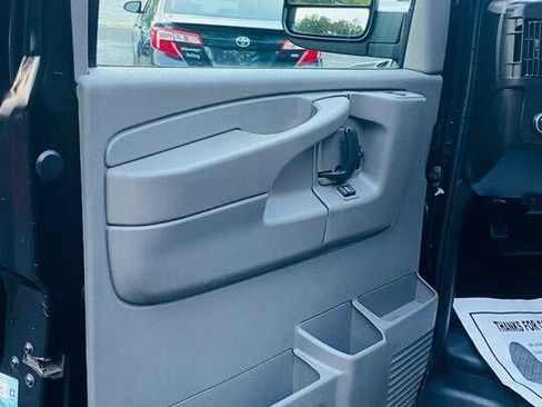 Used 2010 Chevrolet Express 1500 image 25