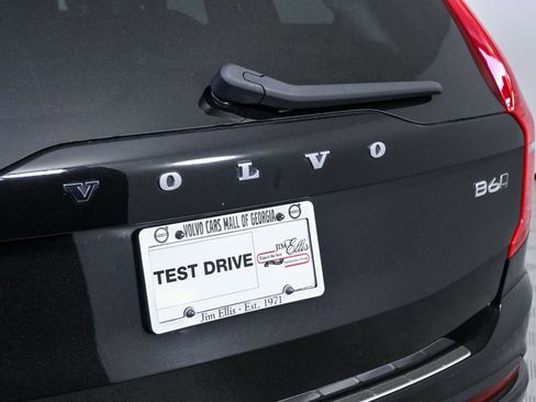 Certified 2023 Volvo XC90 B6 Core AWD/4WD image 38