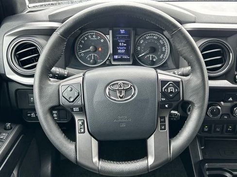 Used 2020 Toyota Tacoma TRD Sport w/ Technology Package AWD/4WD image 15