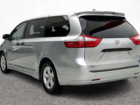 Used 2019 Toyota Sienna L image 5