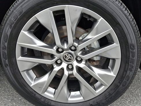 Used 2023 Toyota RAV4 XLE Premium image 8