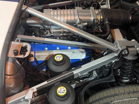 Used 2005 Ford GT RWD image 22
