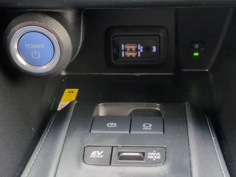 Used 2022 Toyota Venza LE image 31