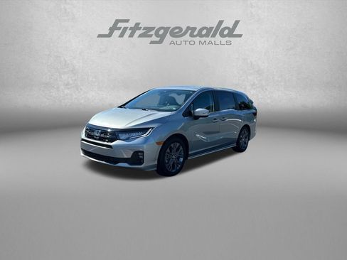 Used 2025 Honda Odyssey Touring image 3